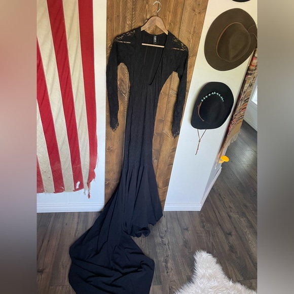 Vampira Gown by NRT fashions - Picture 4 of 11